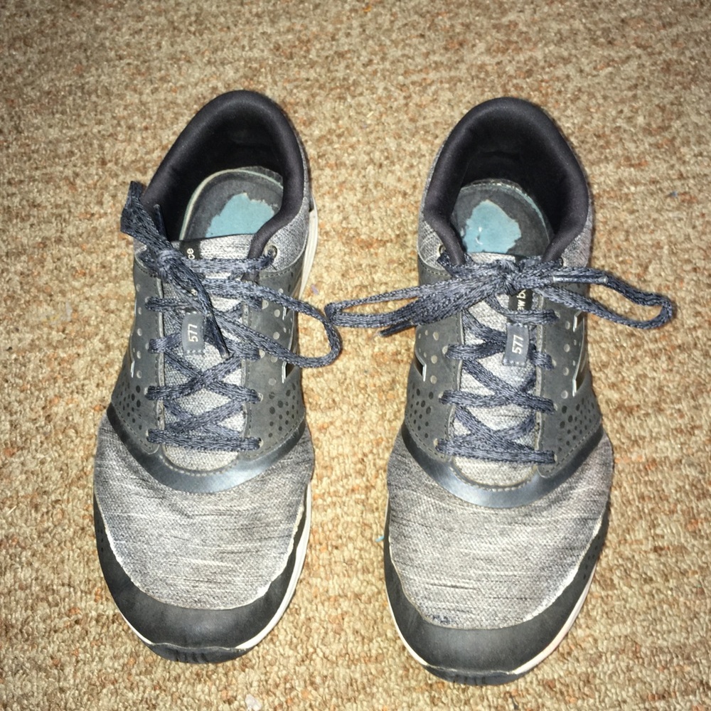 gray new balance tennis shoes size 8